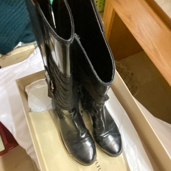 Burberry womens boots - Picture 2 of 4